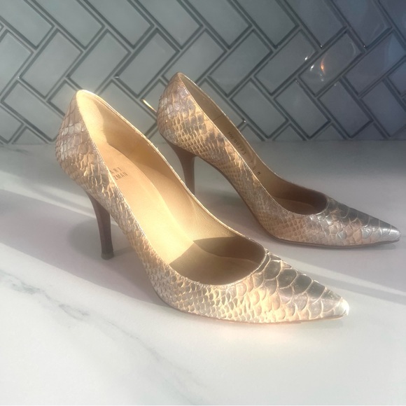 STUART WEITZMAN GOLD SILVER SNAKESKIN HEELS/ PUMPS  SIZE 7.5 M - Picture 4 of 16